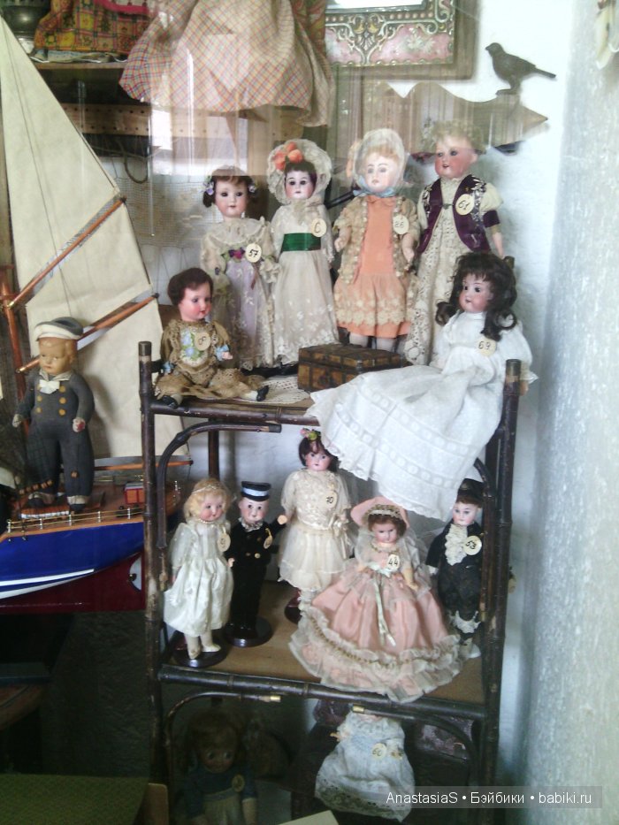 Пошла в магазин,а попала на выставку кукол))