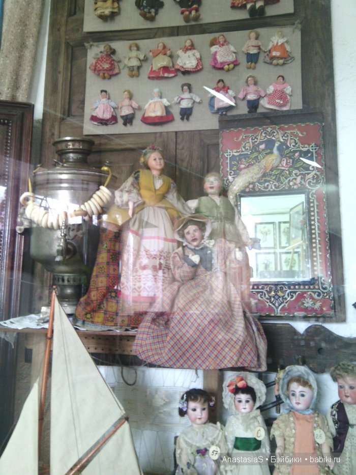Пошла в магазин,а попала на выставку кукол))
