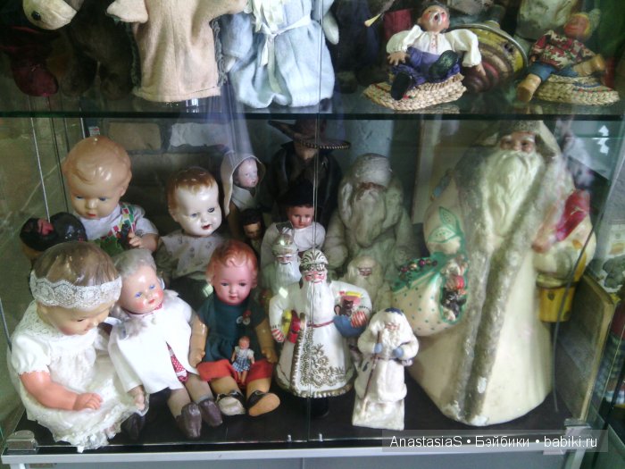 Пошла в магазин,а попала на выставку кукол))