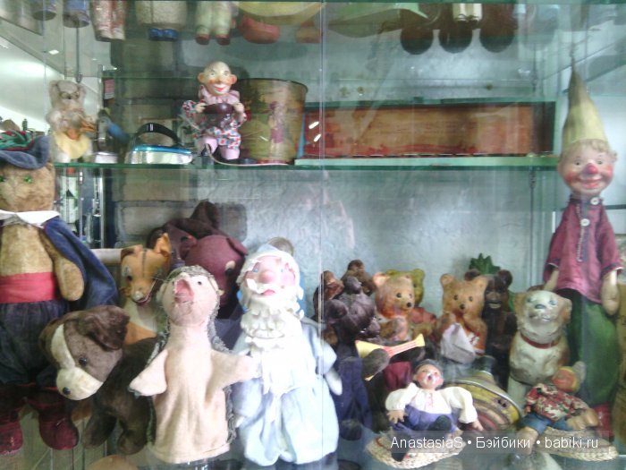 Пошла в магазин,а попала на выставку кукол))