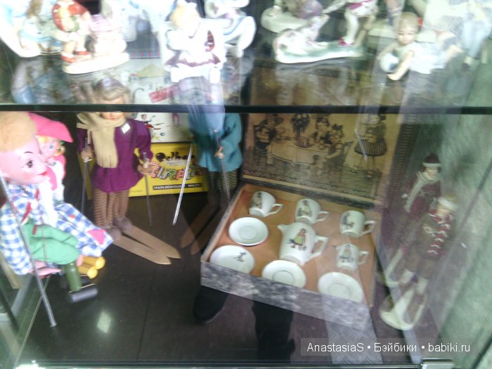 Пошла в магазин,а попала на выставку кукол))