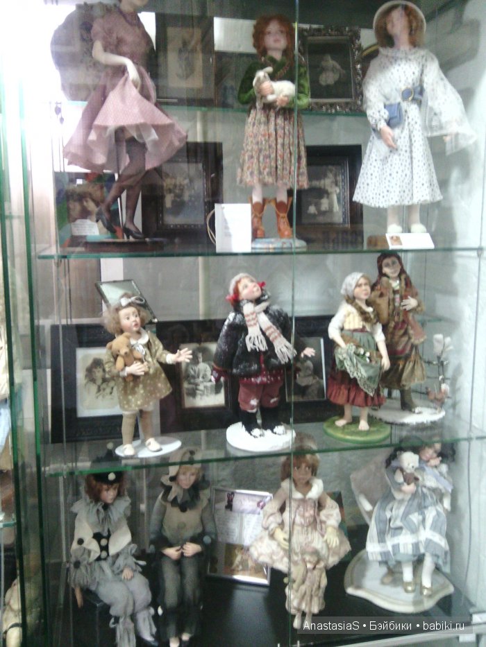 Пошла в магазин,а попала на выставку кукол))