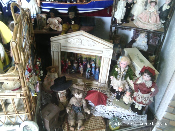 Пошла в магазин,а попала на выставку кукол))