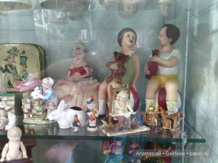 Пошла в магазин,а попала на выставку кукол))