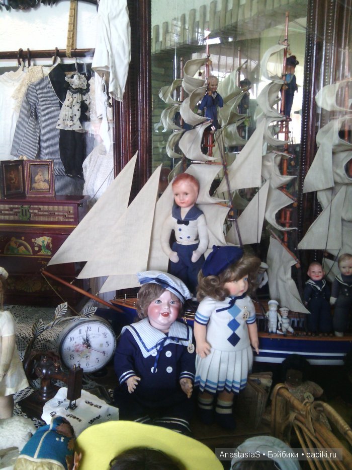 Пошла в магазин,а попала на выставку кукол))