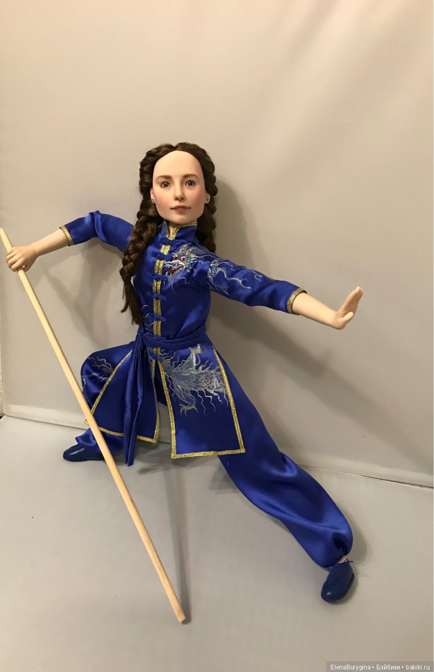 Портретная девочка в образе борца ушу. Авторская кукла Елены Бурыгиной (фото 2)