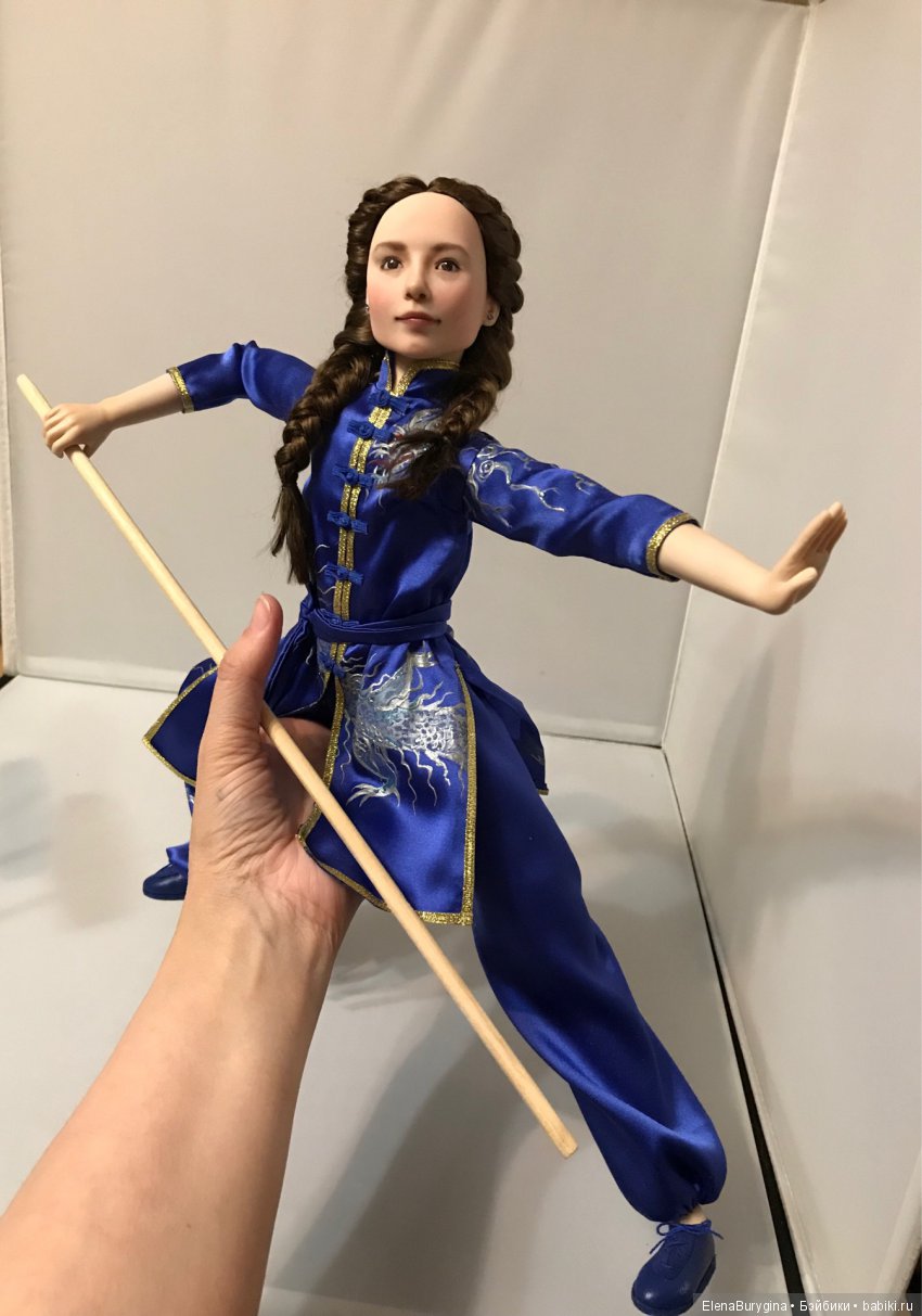 Портретная девочка в образе борца ушу. Авторская кукла Елены Бурыгиной (фото 3)