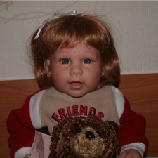 Девочки подскажите что эта за куколка и бывает ли она стоячей?