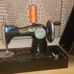 Детская швейная машинка. Привет из СССР.