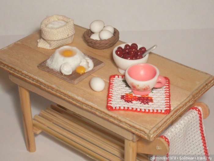 Готовим вареники с вишней, кукольная миниатюра (фото 2)