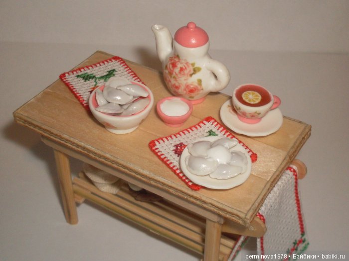 Готовим вареники с вишней, кукольная миниатюра (фото 9)