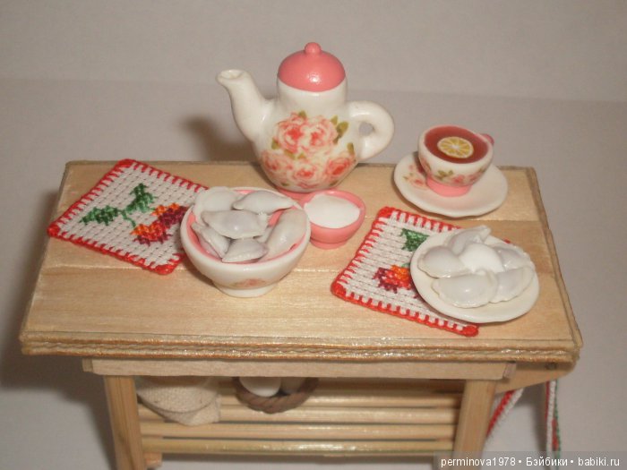 Готовим вареники с вишней, кукольная миниатюра (фото 8)