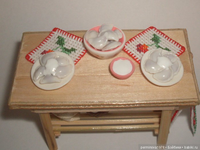 Готовим вареники с вишней, кукольная миниатюра (фото 6)