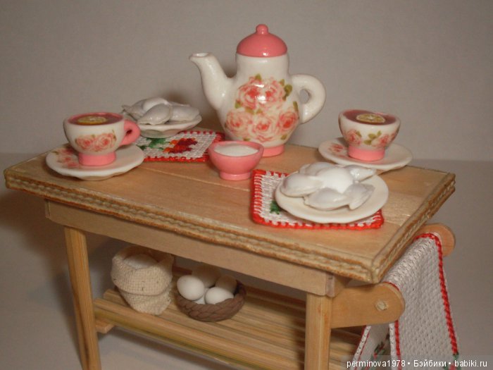 Готовим вареники с вишней, кукольная миниатюра (фото 10)