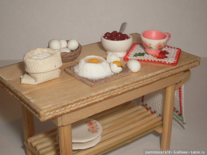 Готовим вареники с вишней, кукольная миниатюра (фото 3)