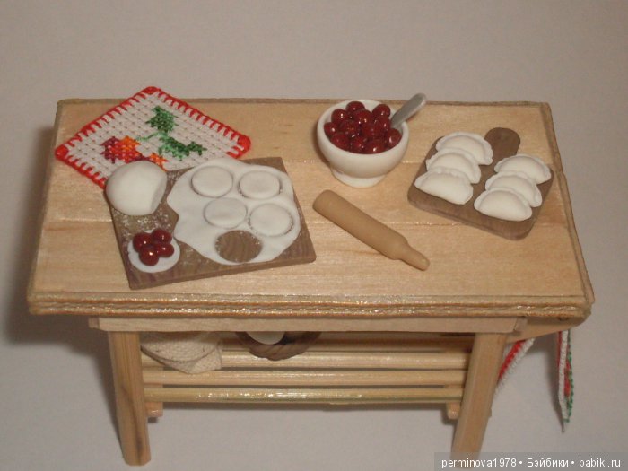 Готовим вареники с вишней, кукольная миниатюра (фото 4)