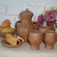 Набор керамической посуды в деревенском стиле