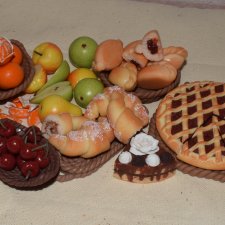 Фрукты и сдоба для кукол