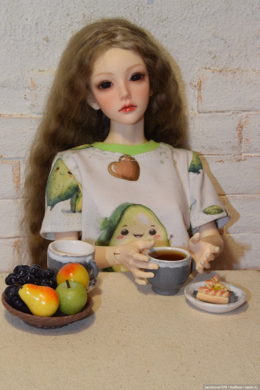 Новая партия посуды. Разгружаю печку