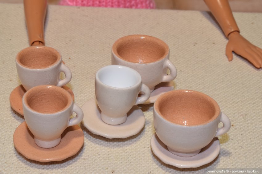 Новая партия посуды. Разгружаю печку