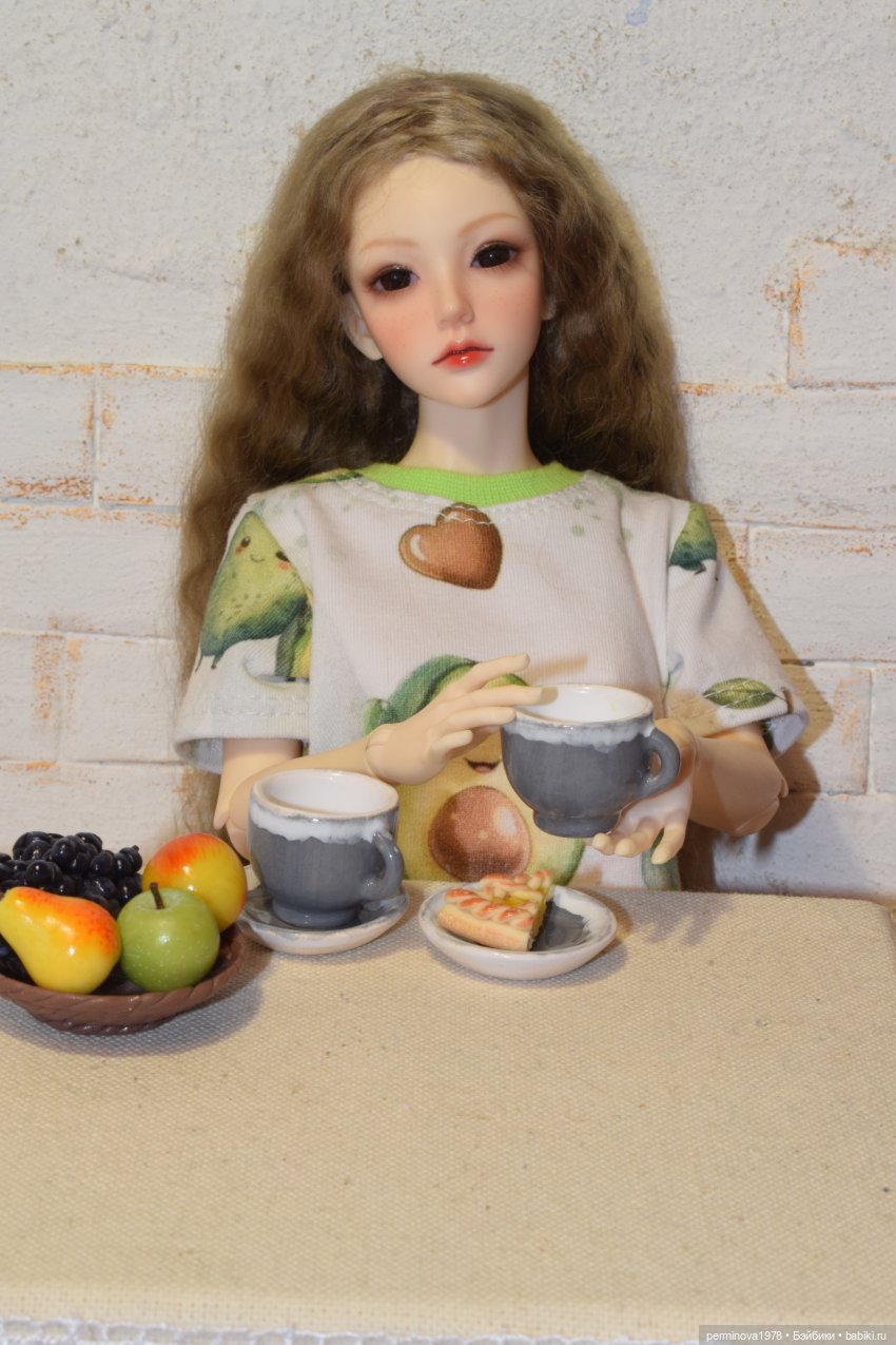 Новая партия посуды. Разгружаю печку