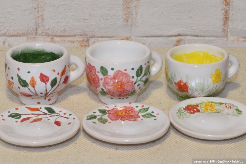 Новая партия посуды. Разгружаю печку