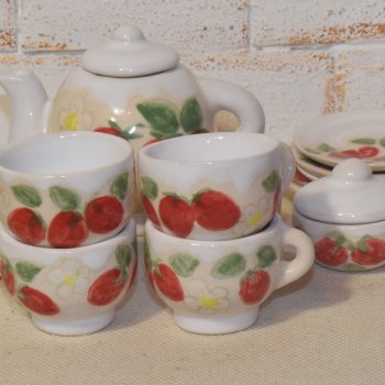 "Клубника со сливками" чайный сервиз1к4