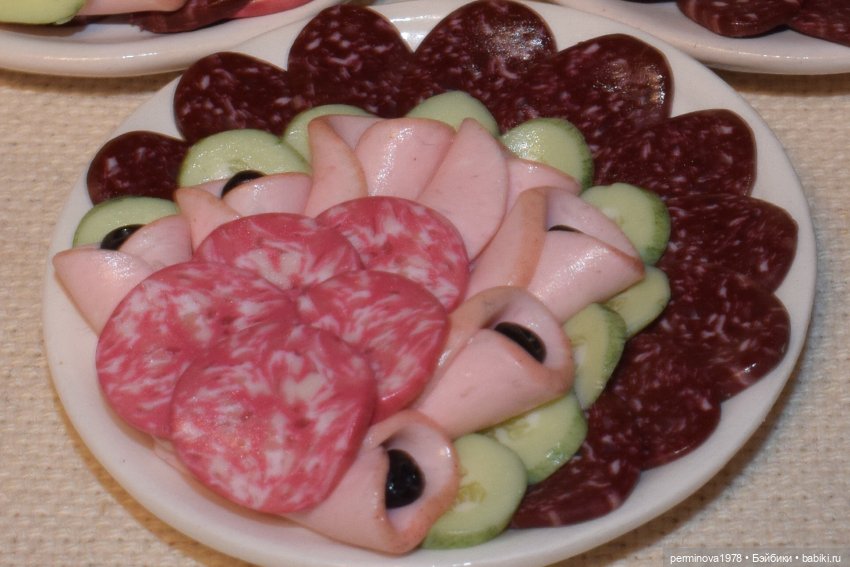 Бутерброды с колбасой — Кукольная миниатюра своими руками: еда (фото 3)