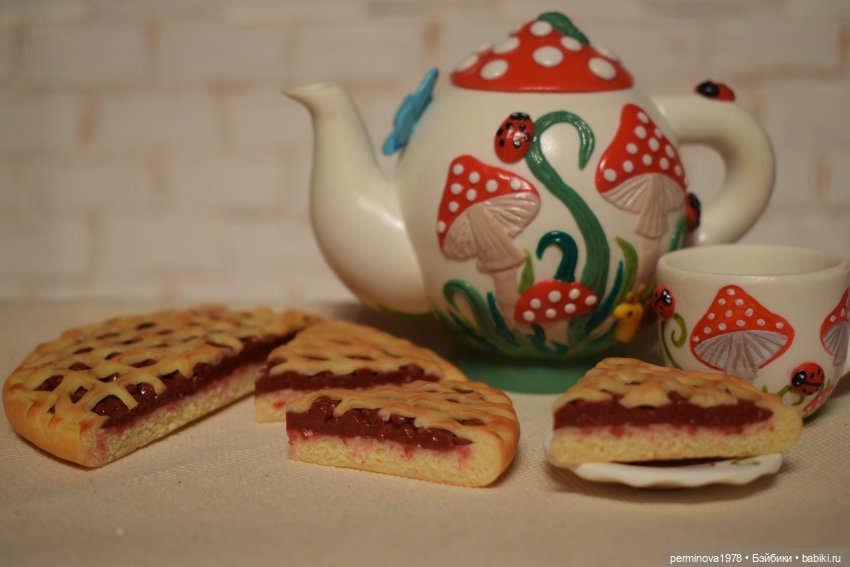 Пирог с клубникой — Кукольная миниатюра своими руками: еда (фото 3)
