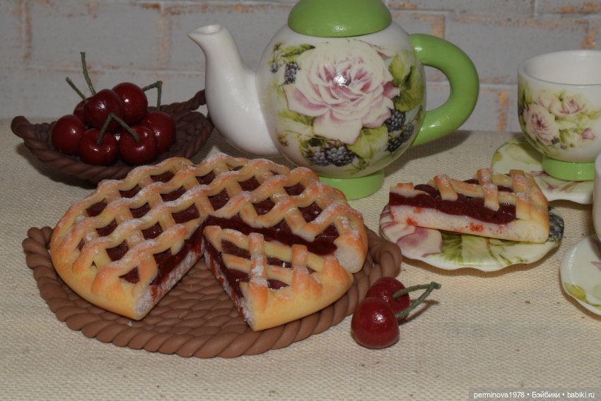 Пирог с клубникой — Кукольная миниатюра своими руками: еда (фото 4)