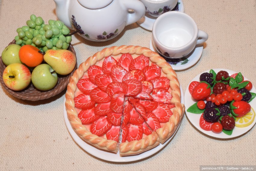 Пирог с клубникой — Кукольная миниатюра своими руками: еда
