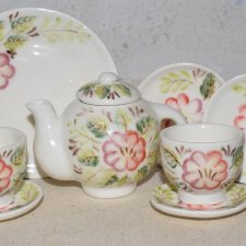 Сервиз для кукол 1 к 4 в стиле Семикаракорской росписи.