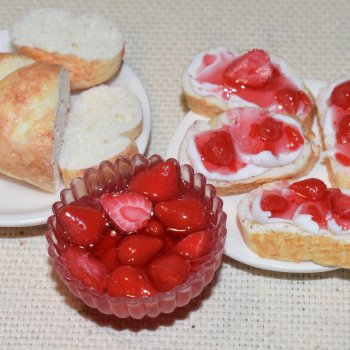 Клубника и творожный сыр. Масштаб 1 к 6