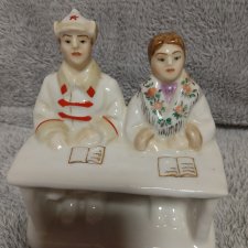 Статуэтка буденовец за партой СССР