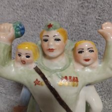 Статуэтка ,,С победой" Коростень СССР