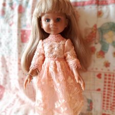 Ириска Паола Рейна в платье