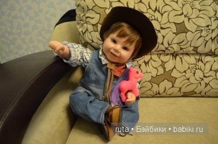 Мне сразу подарили вот такую лошадку!