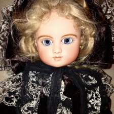 Красивейшая Nadine с голубыми глазами, реплика