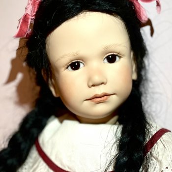 Красавица Leonie от Ruth Treffeisen в фарфоре