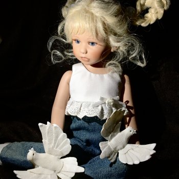 Красавица Lea с голубками от Gabriele Muller 2008