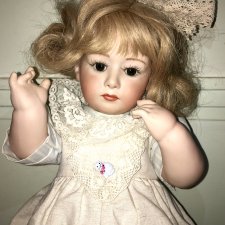 Полностью фарфоровая Люся