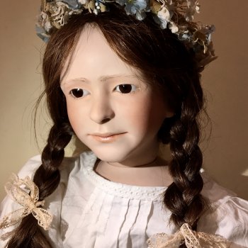 Прекрасная Fabienne в фарфоре от Ruth Treffeisen