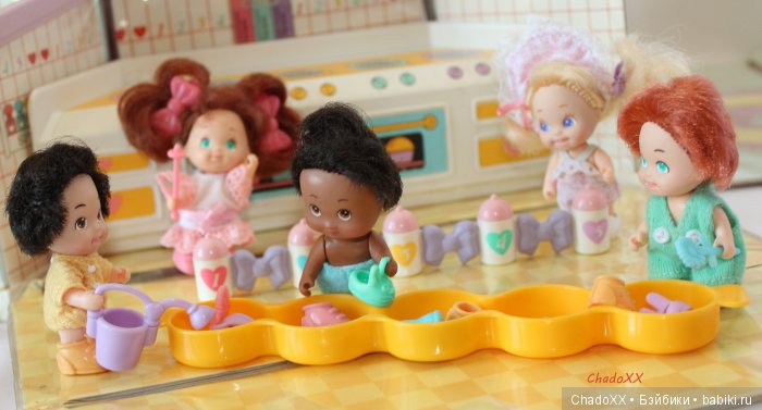 Большой мир маленьких кукол. Часть 23. Пятерняшки Tyco Quints. В доме, в парке, на площадке