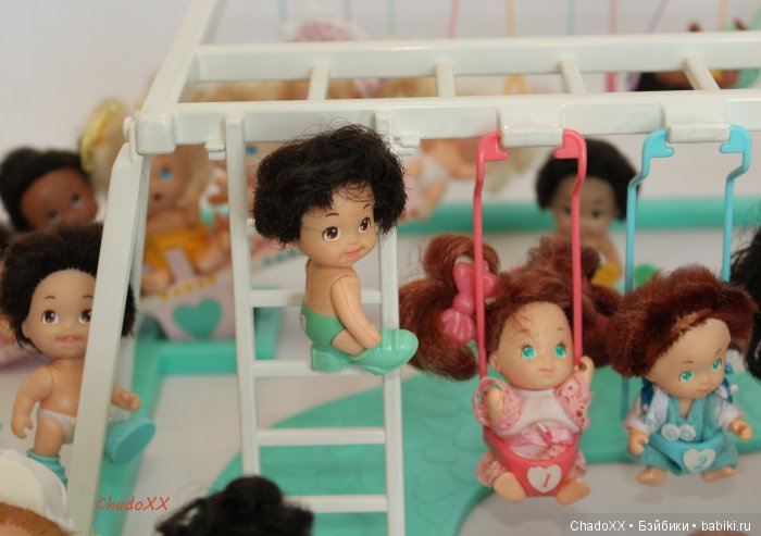 Большой мир маленьких кукол. Часть 23. Пятерняшки Tyco Quints. В доме, в парке, на площадке