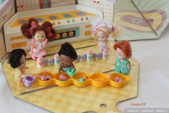 Большой мир маленьких кукол. Часть 23. Пятерняшки Tyco Quints. В доме, в парке, на площадке