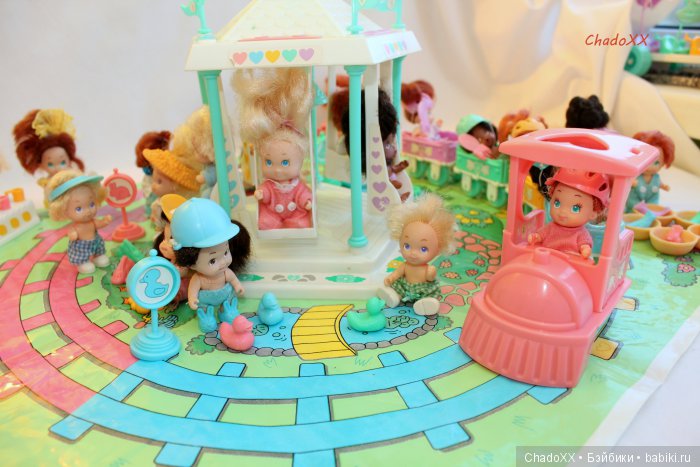 Большой мир маленьких кукол. Часть 23. Пятерняшки Tyco Quints. В доме, в парке, на площадке