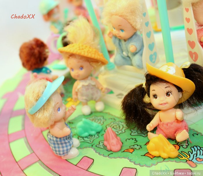 Большой мир маленьких кукол. Часть 23. Пятерняшки Tyco Quints. В доме, в парке, на площадке