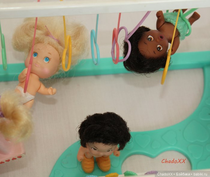 Большой мир маленьких кукол. Часть 23. Пятерняшки Tyco Quints. В доме, в парке, на площадке (фото 10)