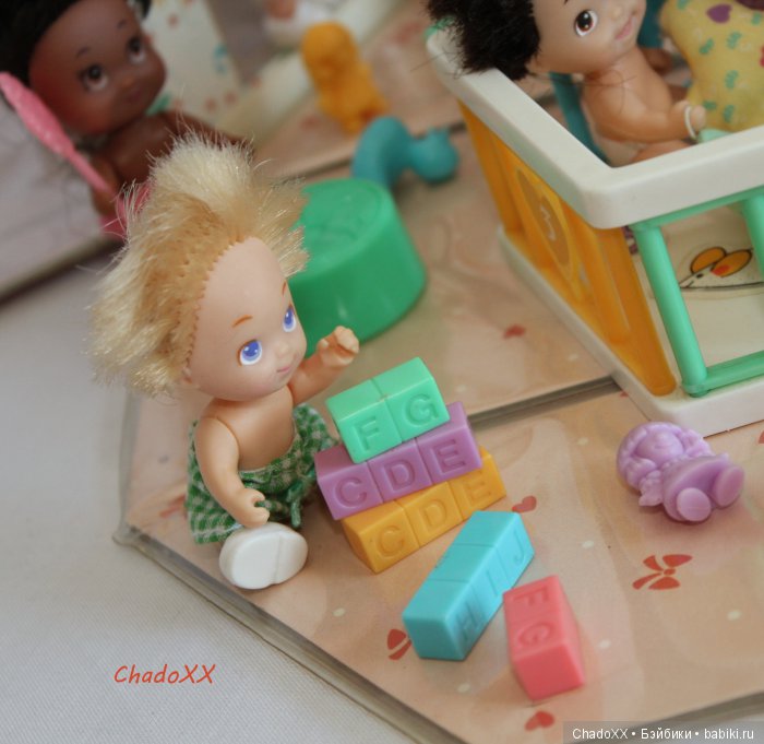 Большой мир маленьких кукол. Часть 23. Пятерняшки Tyco Quints. В доме, в парке, на площадке