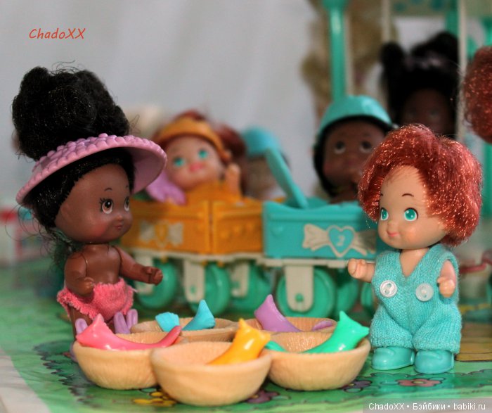 Большой мир маленьких кукол. Часть 23. Пятерняшки Tyco Quints. В доме, в парке, на площадке